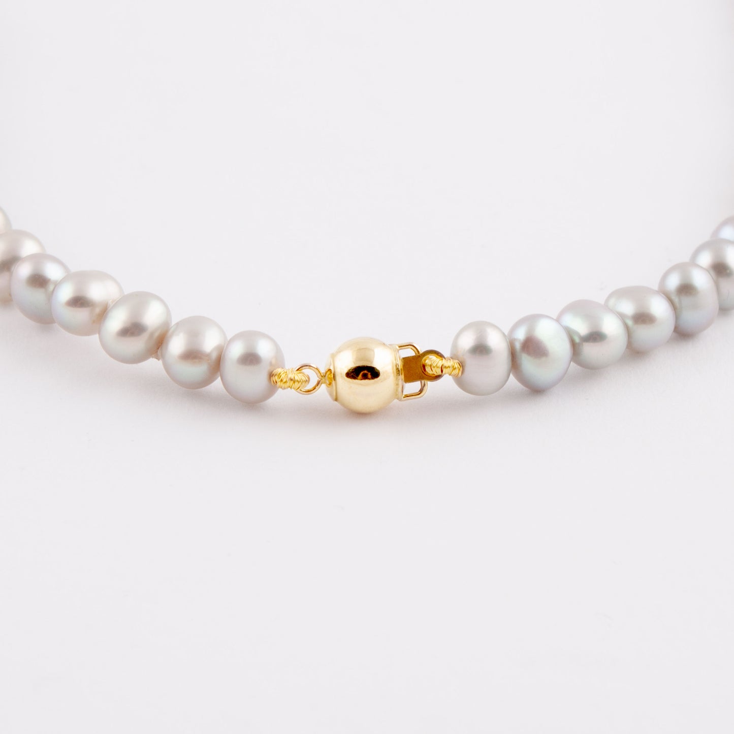 PEARL NECKLACE WITH GOLD CLASP