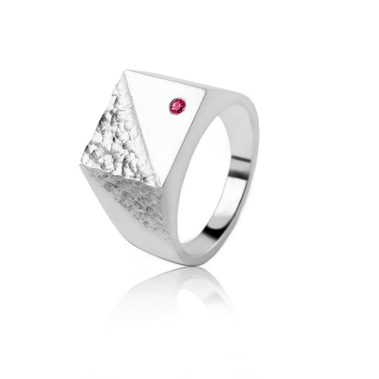 MOUNTAIN SIGNET RING WITH RED RUBY