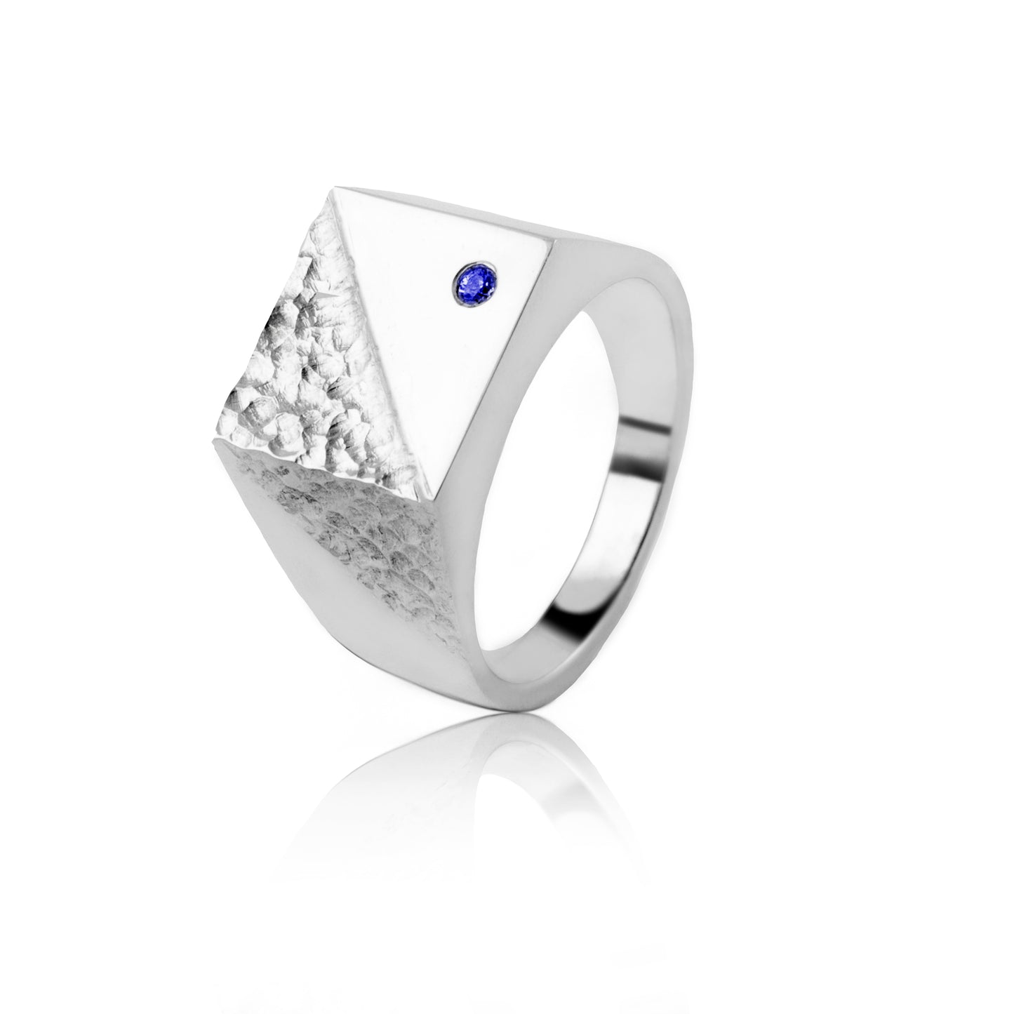 MOUNTAIN SIGNET RING WITH BLUE SAPPHIRE