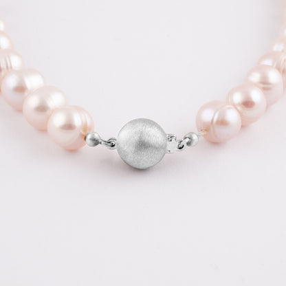 PEARL NECKLACE WITH SILVER CLASP