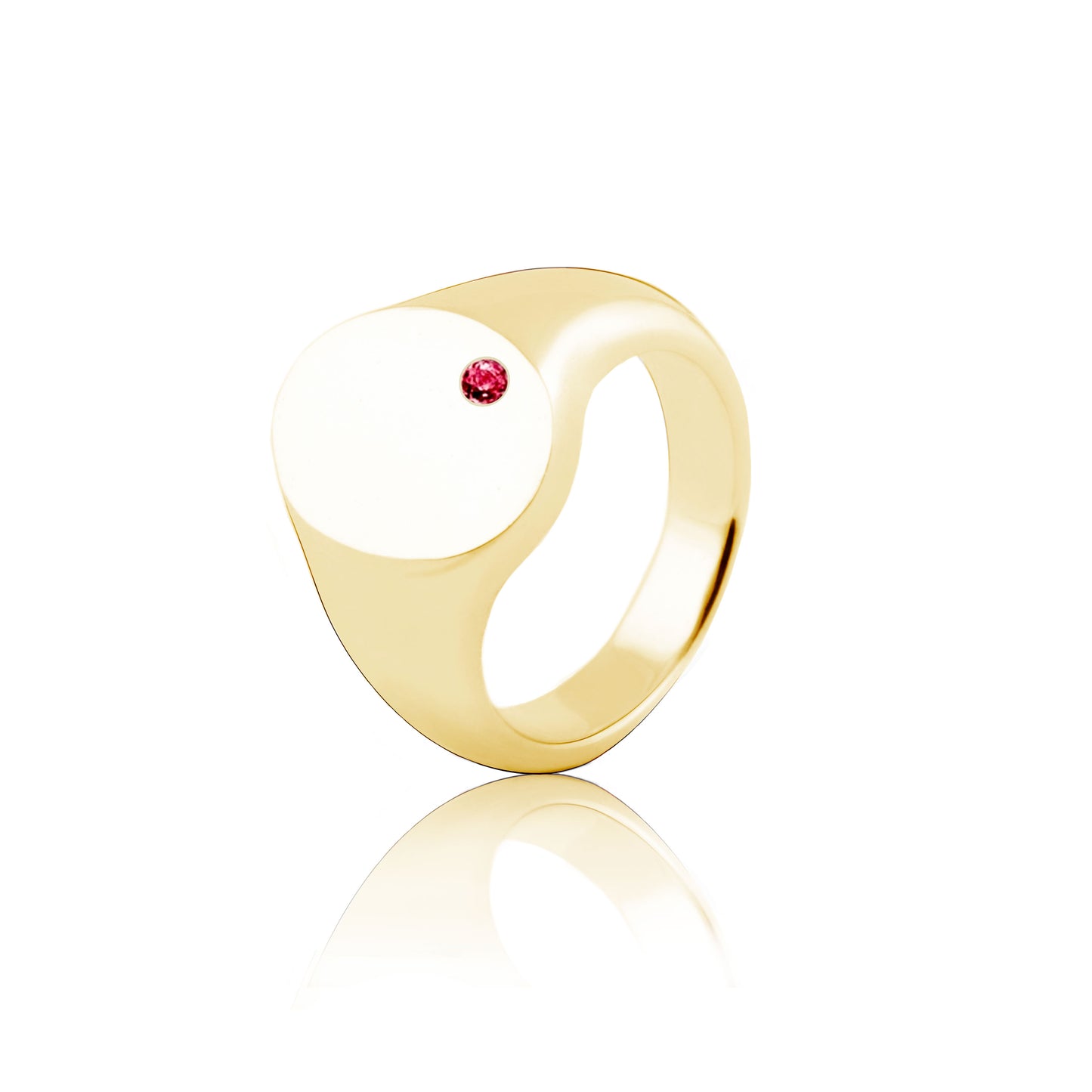 SIGNET RING OVAL WITH RED RUBY